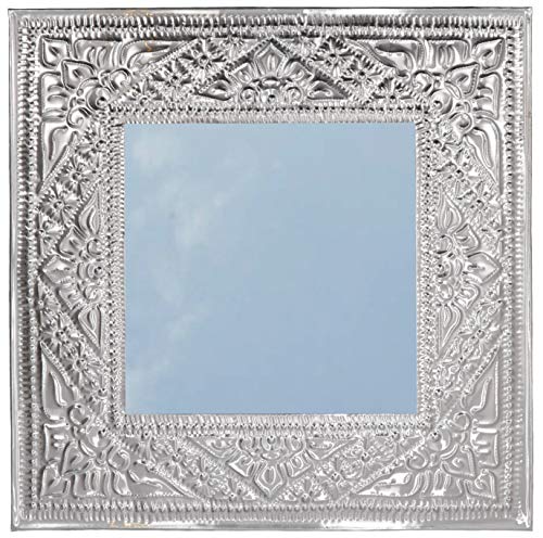 GURU SHOP Spiegel mit Handgeprägtem Rahmen aus Aluminium - Modell 1 Silbern, 40x40x1 cm, Spiegel von GURU SHOP