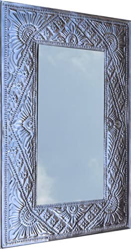 GURU SHOP Spiegel mit Handgeprägtem Rahmen aus Aluminium - Modell 3 Silber, Weiß, 71x48x1 cm, Spiegel von GURU SHOP