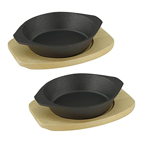 Servierpfanne Ø 19 cm aus Gusseisen mit Holzuntersetzer 2 Stück im Set von GVK ECO