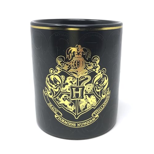 Offizielle Harry Potter Hogwarts Tasse mit Goldfolie und geprägtem 3D-Logo in einer Box von GWCC