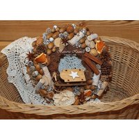 Kranz Mit Naturmaterialienzapfen Nüsse Eichelnwanddekotürkranzwandkranztischkranzweihnachtenadventwinterdeko von GabisWollwerke