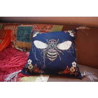 Kissen Dekokissen Biene Geschenk Muttertaggeschenk Deko Eklektisch Wohnen Bestickt Zuhause Mit Füllung Home Sweet von GabrieleMast