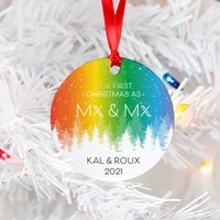 1. Weihnachten Nonbinary Mx & Benutzerdefinierte Name Ornament, Enby Hochzeitsgeschenk, Lgbtq Gender Fluid Neutral Just Married Ornament von GabyandTali