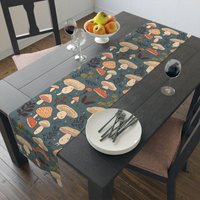 Einzigartiger Cottagecore Pilze & Kräuter Tischläufer - Verleihen Sie Ihren Mahlzeiten Einen Charmanten Touch von Gadgetalicious