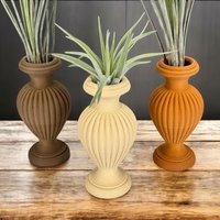 Geriffelte Amphore Luftpflanzenhalter - Nachhaltige 3D Gedruckte Holz Pla Luftpflanzenstandvase Umweltfreundliches Trockenblumen Wohndekor Geschenk Geriffelte Amphore Luftpflanzenhalter - Nachhaltige 3D Gedruckte Holz Pla Luftpflanzenstandvase Umweltfreundliches Trockenblumen Wohndekor Geschenk von Gadgetalicious