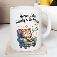 "Inspirierende Katzentasse ""Dream Like Keiner Guckt"" - Entspannende Kaffeetasse, Friedlicher Tee, Ideales Geschenk Für Sie, Achtsam Freunde." von Gadgetalicious