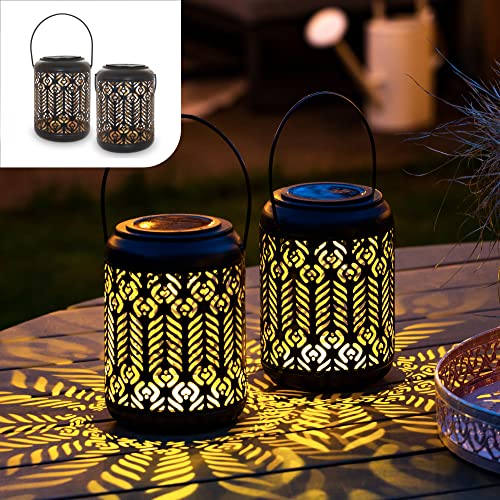 Gadgy Solar-Gartenlampen – 2er-Set mit Pfauenmotiv, hängende Metalllaternen für den Außenbereich, dekorative schwarze Lichter für Terrasse und Balkon von Gadgy