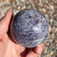 Lepidolith Sphäre Madagaskar Kristall Mit Acrylständer von GadsdenGem