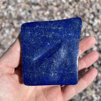 Natürlicher Lapis Lazuli in Freeform Steht Von Alleine Natürlicher Lapis Lazuli in Freeform Steht Von Alleine von GadsdenGem