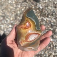 Polychrome Jaspis Freeform Flame Mit Einer Flachen Basis, So Dass Es Von Selbst Steht Polychrome Jaspis Freeform Flame Mit Einer Flachen Basis, So Dass Es Von Selbst Steht von GadsdenGem