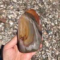 Polychrome Jaspis Freeform Flammenform Mit Einer Flach Geschnittenen Basis, So Dass Es Von Selbst Steht von GadsdenGem