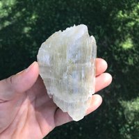 Natürlicher Spodumen Kunzit Rohstein Kristall 324 Gramm Natürlicher Spodumen Kunzit Rohstein Kristall 324 Gramm von GadsdenGem