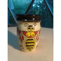 Bienengöttin Tasse von GaeanAllusionsStudio