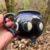 Mondphasen Kessel Becher Mondphasen Kessel Becher von GaeanAllusionsStudio