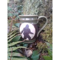 Sasquatch Stein von GaeanAllusionsStudio