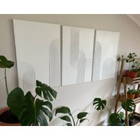 Handgefertigte Weiße Strukturierte Wandkunst Mit Abstraktem Design, Um Ihrer Einrichtung Einen Hauch Von Moderner Eleganz Und Gelassenheit Zu von GaiaBohoTexturedArt