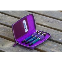 Leder Reißverschluss 3 Slots Pen Case - Lila Leder Reißverschluss 3 Slots Pen Case - Lila von GalenLeatherCo