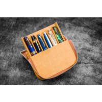 Leder-Reißverschluss Magnum Opus 6 Slots Hard-Pen-Etui Mit Abnehmbarer Stiftablage - Crazy Horse Brown Leder-Reißverschluss Magnum Opus 6 Slots Hard-Pen-Etui Mit Abnehmbarer Stiftablage - Crazy Horse Brown von GalenLeatherCo