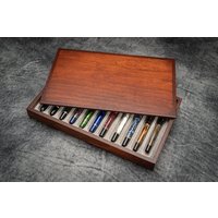 Stack & Store Aufbewahrungsbox Für Stifte Aus Nussbaum Holz Mit Deckel, Handgefertigter Schreibtisch Organizer, Füllfederhalter, Geschenk Ihn Stack & Store Aufbewahrungsbox Für Stifte Aus Nussbaum Holz Mit Deckel, Handgefertigter Schreibtisch Organizer, Füllfederhalter, Geschenk Ihn von GalenLeatherCo