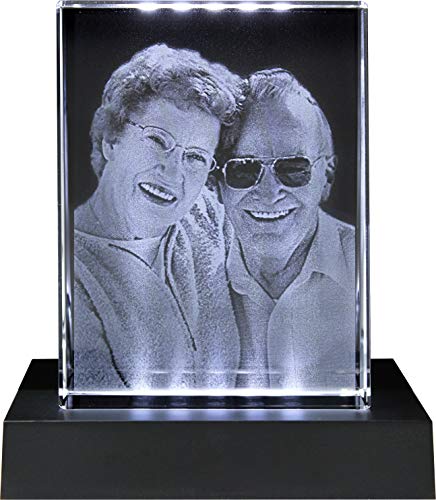 Galerie Kristall Massiver selbststehender Glas-Frame mit Wunsch-Foto und Wunsch-Text (80 x 105 x 30 mm, Hochformat, inkl. schwarzem LED-Lichtsockel mit Batterien) von Galerie Kristall