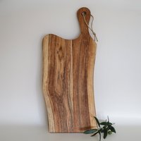 Schneidebrett Groß 55 cm | Charcuteriebrett Massives Servierbrett Mit Griff Käseplatte Küchenbrett Aus Holz von MiyuniqAuthentics