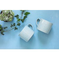 Handgeschnitzte Keramiktasse Hellblaue Steingutkaffeetasse Handgeschnitzte Keramiktasse Hellblaue Steingutkaffeetasse von GalitCeramicStore