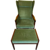 Eleganter Rückzugsort Ohrensessel Aus Mahagoni Mit Hocker von GalleryJarrodi