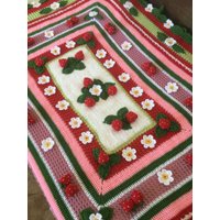 Crochet Erdbeer-Decke ....3 D Freie Form Decke von GalyaKireva