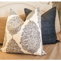 2 Farbengroße Blumen Crest.blues.white.orange.farmhouse Kissen.akzent Kissen.frühling/Sommer Herbst Toss Kissen von GamGamzhandcrafted