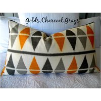 Diamant Ikat Kissenbezug Gold, Grau, Kohle Baumwolle Dekor Diamant Ikat Kissenbezug Gold, Grau, Kohle Baumwolle Dekor von GamGamzhandcrafted