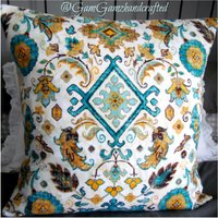 Dhurri Print Kissenbezug Türkis, Gold Und Senf Akzentkissen Dhurri Print Kissenbezug Türkis, Gold Und Senf Akzentkissen von GamGamzhandcrafted