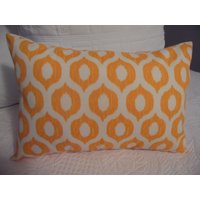 Outdoor-stoff. Orange. Creme. Weiß. T-Spun Polyester. Halloween Zu Sommer Kissenbezug Outdoor-stoff. Orange. Creme. Weiß. T-Spun Polyester. Halloween Zu Sommer Kissenbezug von GamGamzhandcrafted