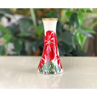 Handgemachte Kleine Vase Mit Roten Akzenten, Handbemalte Porzellan Für Blumen von GamesOfTime