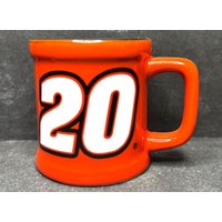 Nascar® # 20 Tony Stuart 2 Unze Keramik Sculpted Mini-Becher Schnapsglas - Neu von GandJStuff