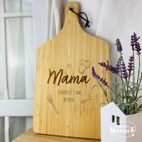 Schneidebrett Mit Gravur | Brotbrett Holzbrett Geschenk Zum Muttertag Mama Küchenhelfer Bambus Servierbrett von Ganznachwunsch