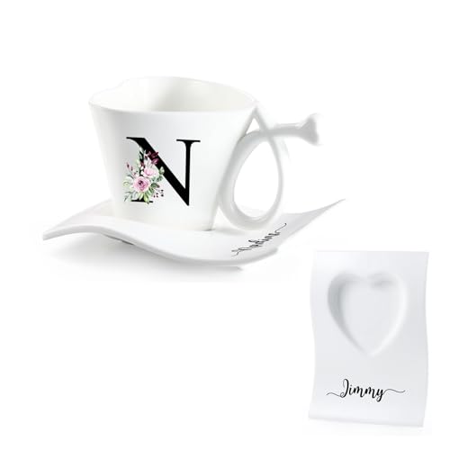 Gaosh Personalisierte Keramiktasse mit Namen und Geburt Blume Alphabet Kaffeetasse mit Herz Untertasse für Frauen Mama Familie Geburtstag Muttertag (Alphabet) von Gaosh