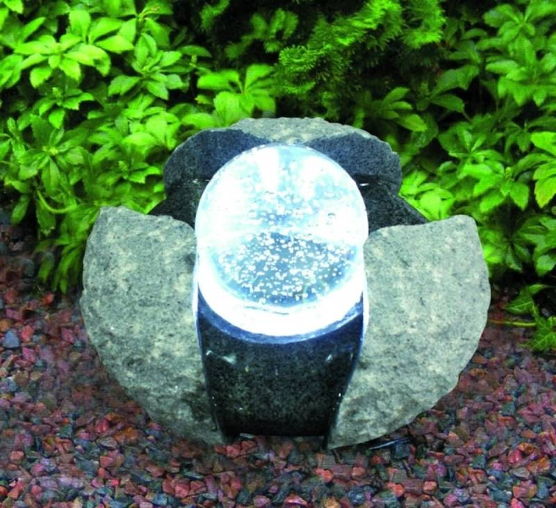 Gardenforma Wasserspielset Brandur - Granit dunkelgrau mit drehender Glaskugel von Gardenforma