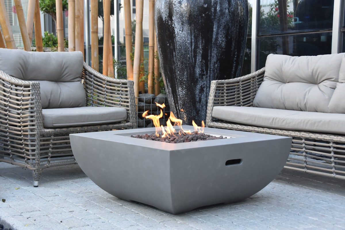 Gas Feuerstelle Westport aus Faserbeton in Betonoptik grau Gas Feuerstelle Westport aus Faserbeton in Betonoptik grau von Gardenforma