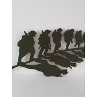 Metall Grünes Blatt Feder Farn Soldat Silhouette Schreibtisch Top Oder Garten Ornament British Legion Poppy Appeal Charity von GardenpassionDesigns