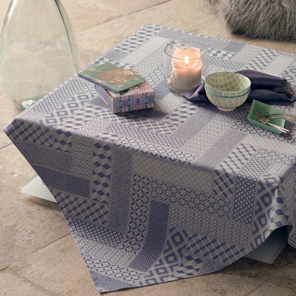 Garnier Thiebaut Tischdecke Mille Mosaic Denim - beschichtet/abwaschbar Garnier Thiebaut Tischdecke Mille Mosaic Denim - beschichtet/abwaschbar von Garnier Thiebaut