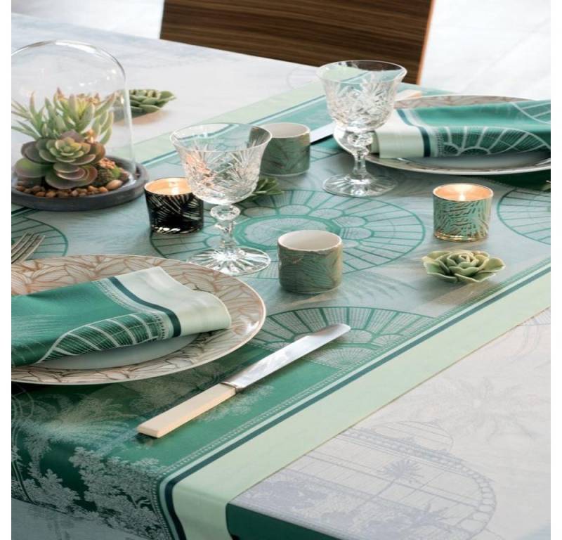 Garnier Thiebaut Tischläufer Tischläufer Serres Royales Vert Empire 55 x 180 cm Garnier Thiebaut Tischläufer Tischläufer Serres Royales Vert Empire 55 x 180 cm von Garnier Thiebaut