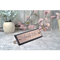 Modernes Schreibtisch Namensschild. Exklusiv Von Garo Signs Hergestellt. Größe 26cm X 6cm Modernes Schreibtisch Namensschild. Exklusiv Von Garo Signs Hergestellt. Größe 26cm X 6cm von GaroSigns