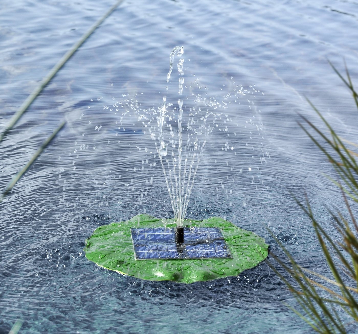 GartenHero Teichfigur Solar Springbrunnen Teichpumpe Teich Pumpe Tauchpumpe Solarpumpe von GartenHero