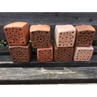 Bienensteine Nisthilfe Für Wildbienen Aus Rotem Und Braunen Ton Handgetöpfert Wunderschön Neu | 4 Bienensteine Nisthilfe Für Wildbienen Aus Rotem Und Braunen Ton Handgetöpfert Wunderschön Neu | 4 von GartenkeramikundDeko