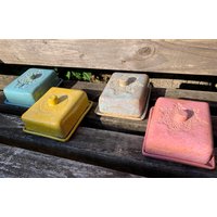 Keramik Butterdose Blau, Gelb, Grau Oder Rosa Handgetöpfert Tolle Muster Echte Handarbeit Neu von GartenkeramikundDeko