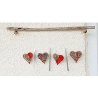 Windspiel Herzen Rot Keramik Gartenkeramik Geschenk Geburtstag Treibholz Mobile Unruhe Gartendeko von GartenstelenShop