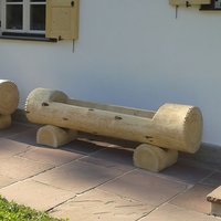 Alm Hütten Holztrog Garten Brunnen Rund aus Holz  - Alpinbrunnen - Pilatus / 55x200x55cm (HxBxDm) von Gartentraum.de