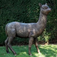 Alpaka Bronze Tierskulptur in Lebensgröße für den Garten - Alpaka Karl von Gartentraum.de