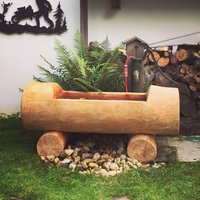 Alpin Garten Holzbrunnen Baumstamm rund mit Kupferwanne - Linaria alpina / 45x120x35cm (HxBxDm) von Gartentraum.de