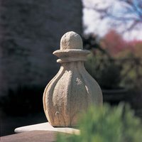 Antike Steindeko für Mauerpfeiler und Balustraden - Kronira von Gartentraum.de